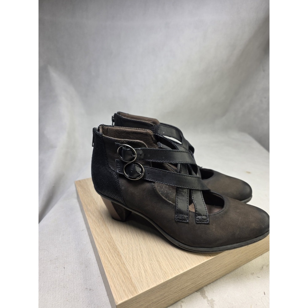 Earth Women's WIDE Black Virtue Leather Strappy Ankle Pump Size 10B